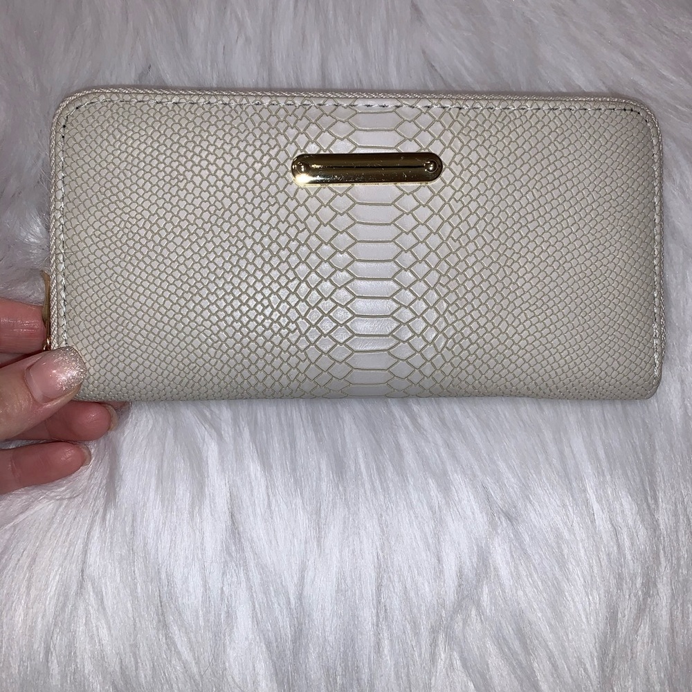 White snake skin print wallet
